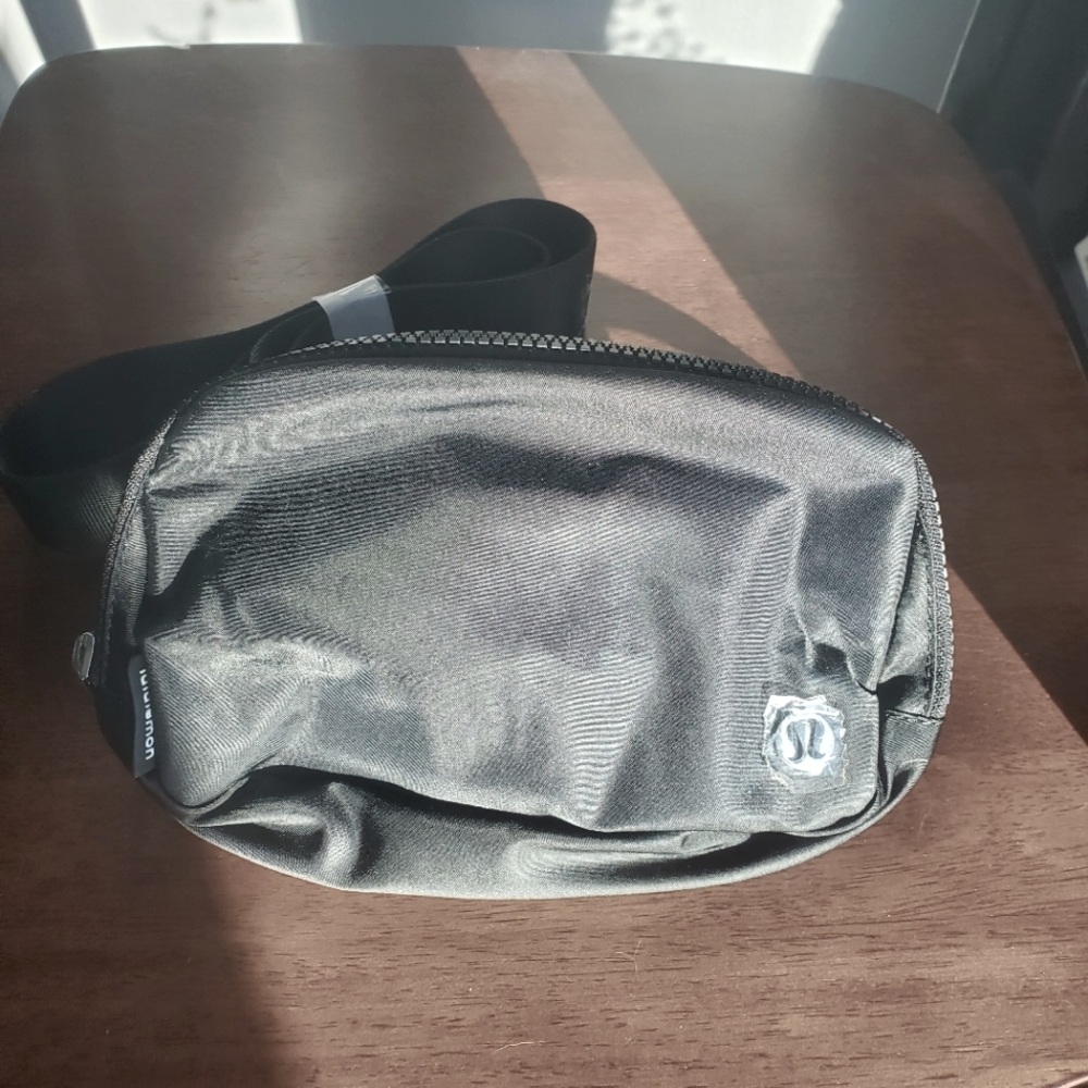 Lululemon Black 1L everywhere Belt bag, Brand new